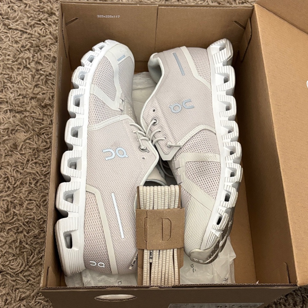 On Running Women's Cloud Sneakers in Light Pink / Cream - Picture 7 of 9
